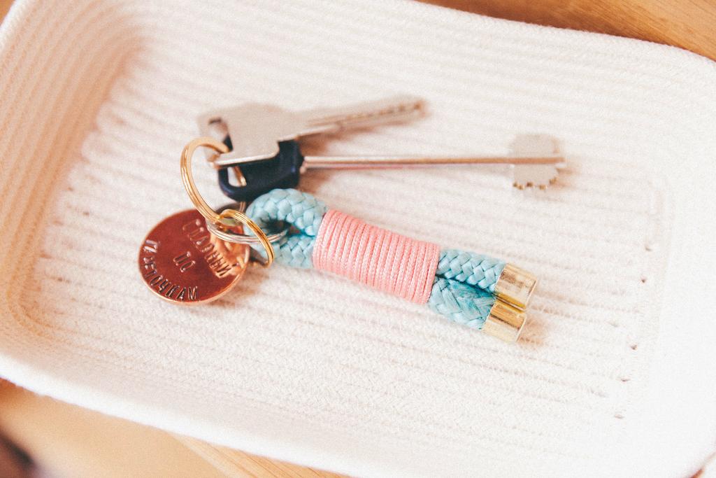 БРЕЛОК ДЛЯ КЛЮЧЕЙ ИЗ КАНАТА