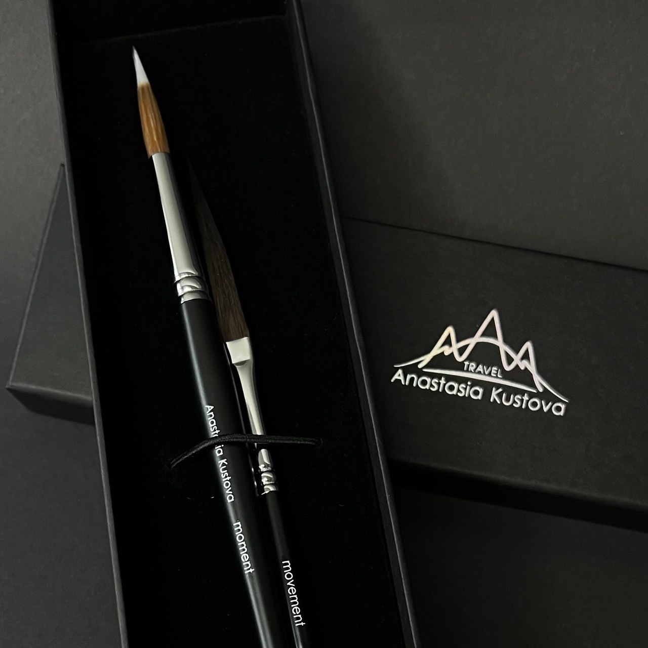 КИСТИ Moment + Movement