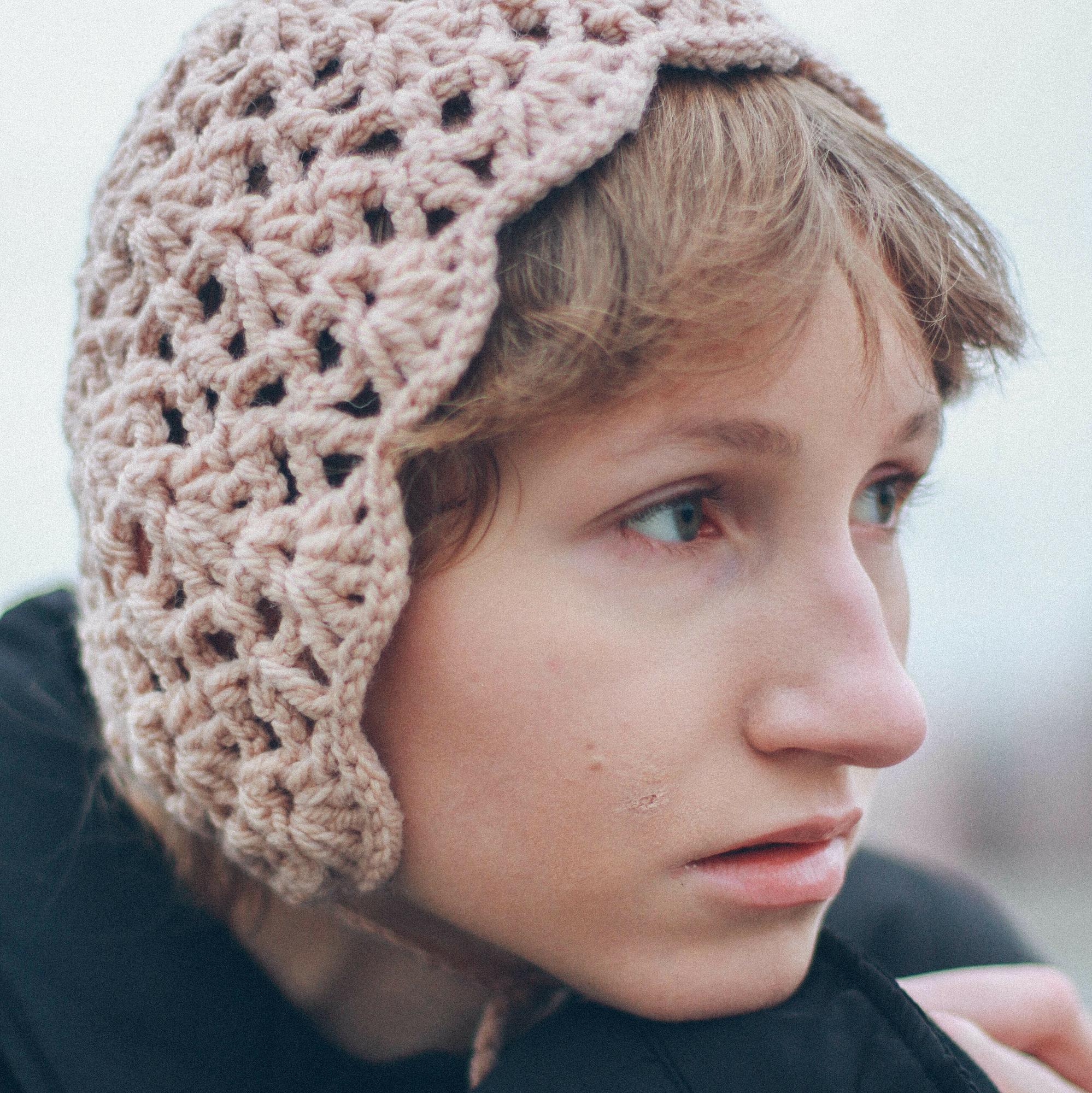 Чепчик ажурный песочный