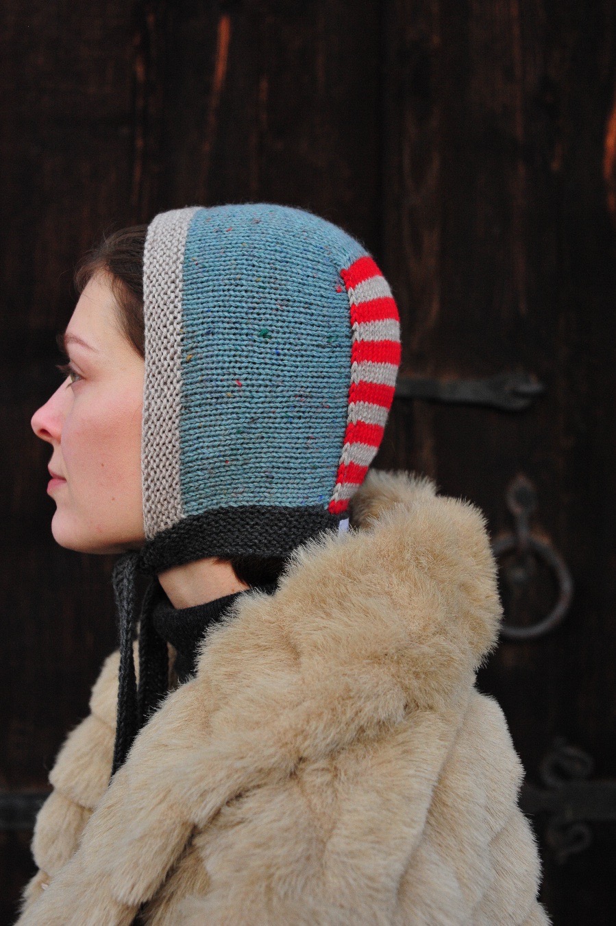 Чепчик цветной из шерсти голубой