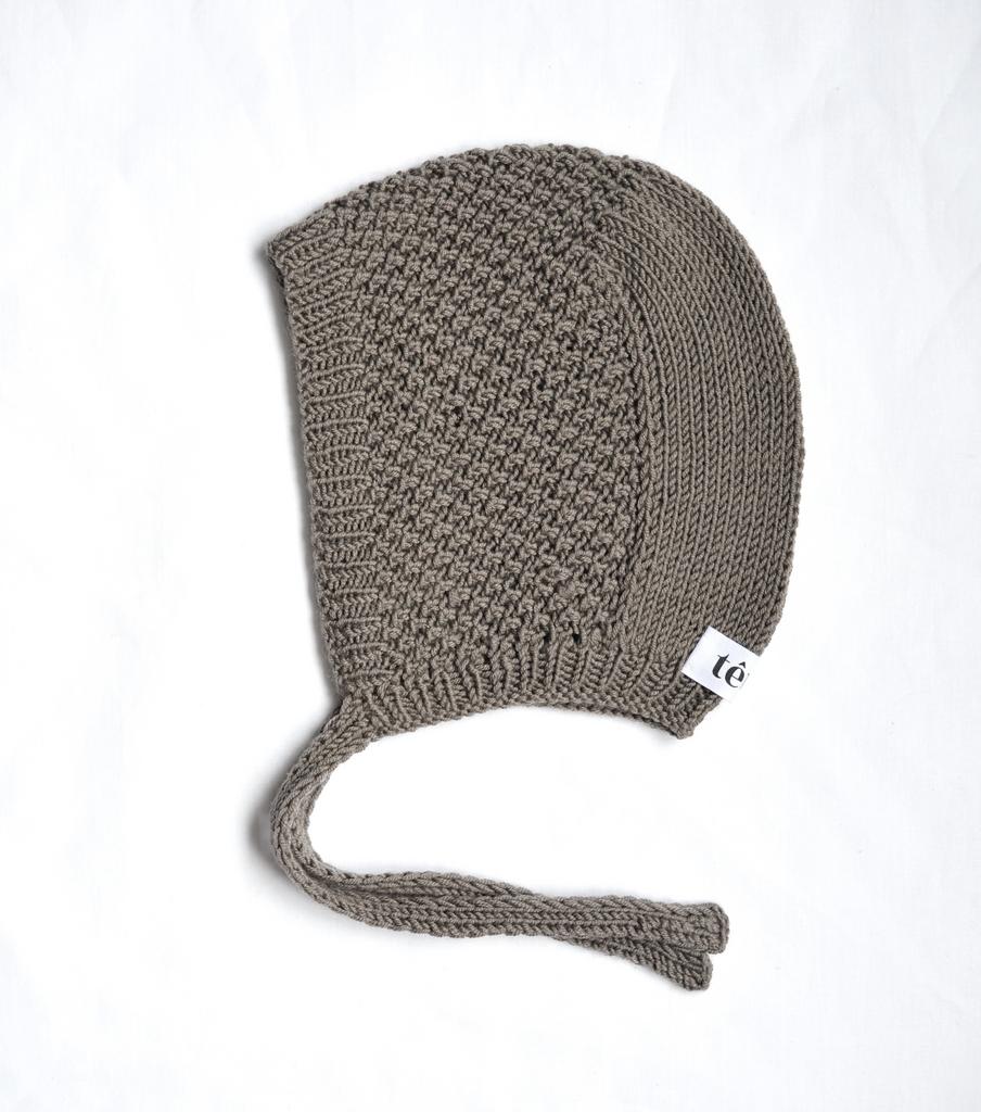 Чепчик серо-коричневый