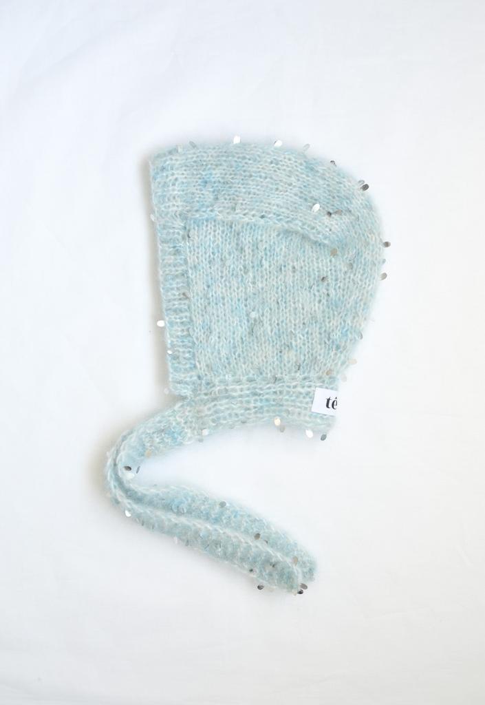 Чепчик с блёстками голубой