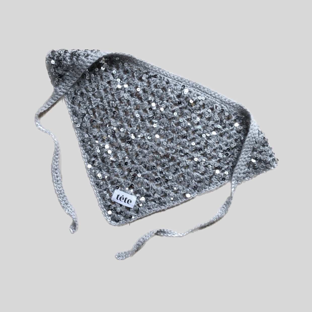 Косынка с пайетками светло-серая