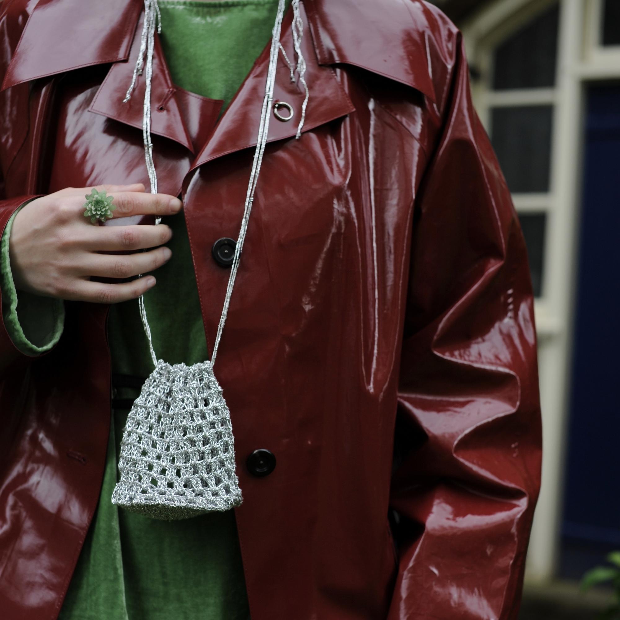 Мини-сумочка серебристая