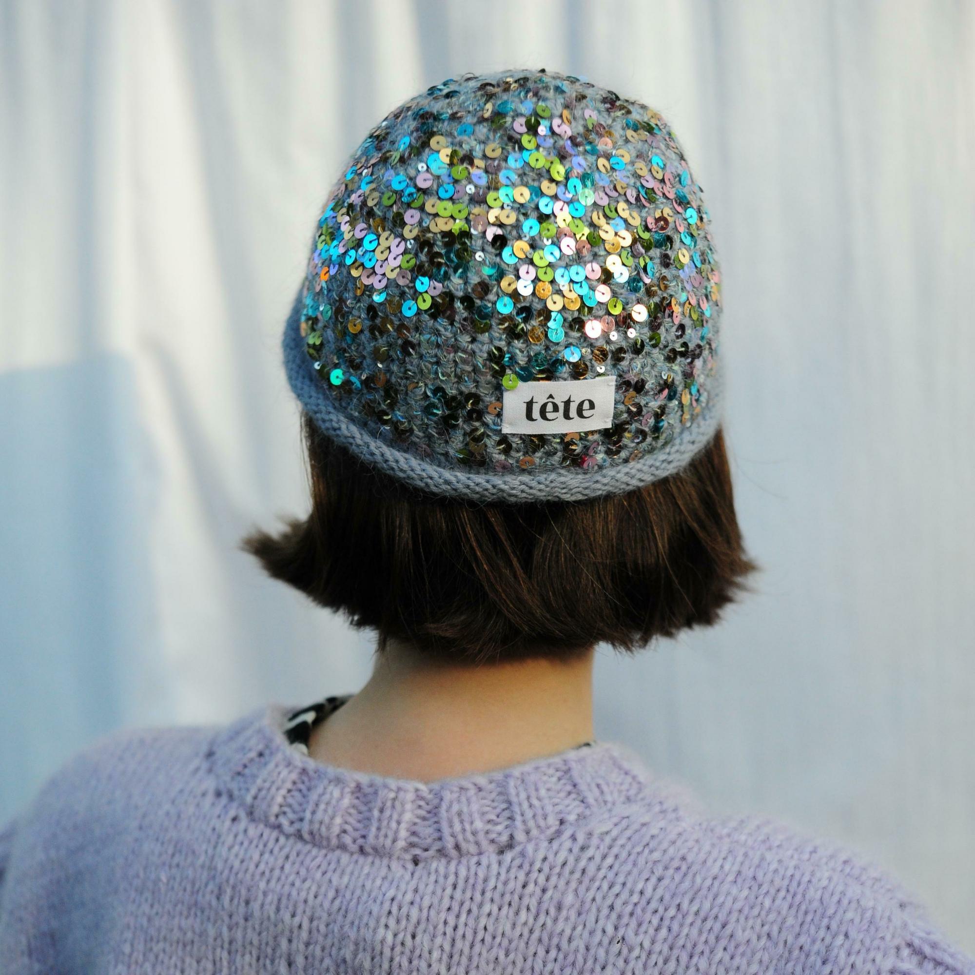 Шапочка с пайетками серо-голубая (пух норки)