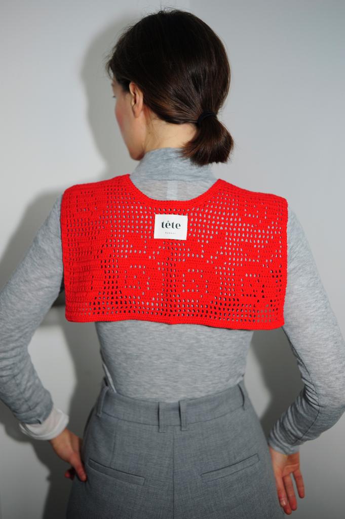 Воротник красный с розами