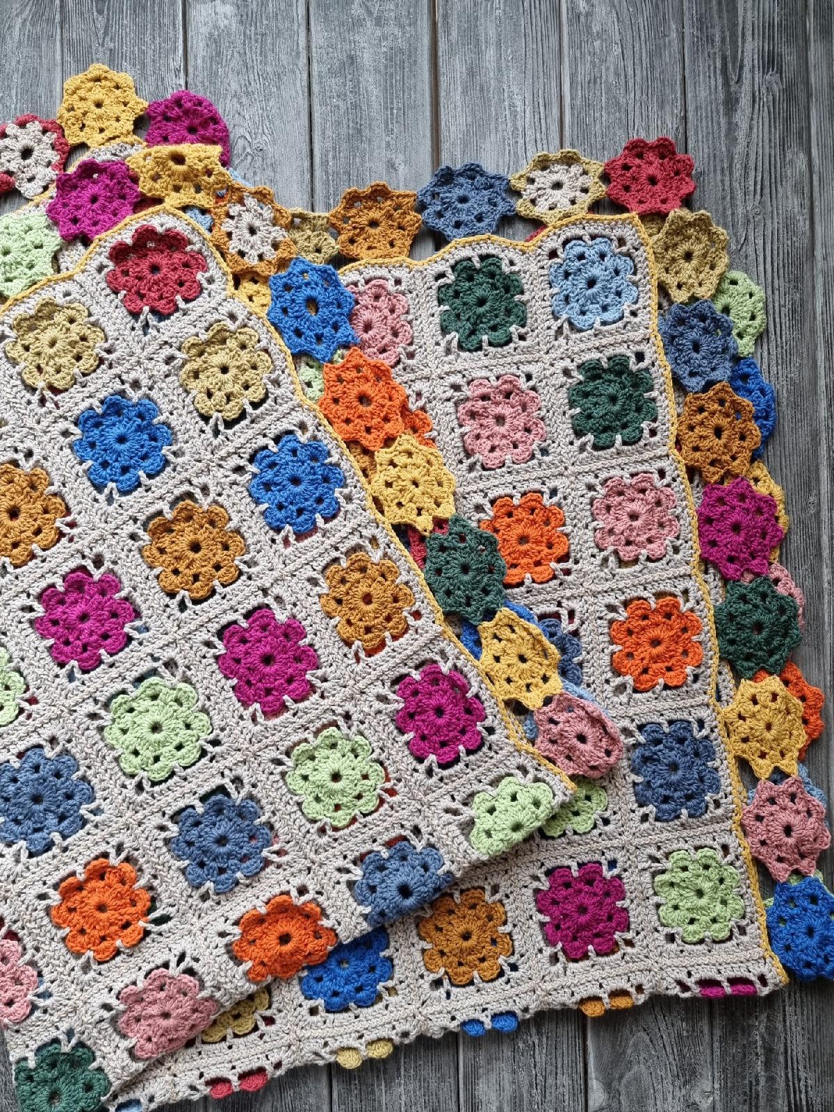 Плед из цветочных мотивов