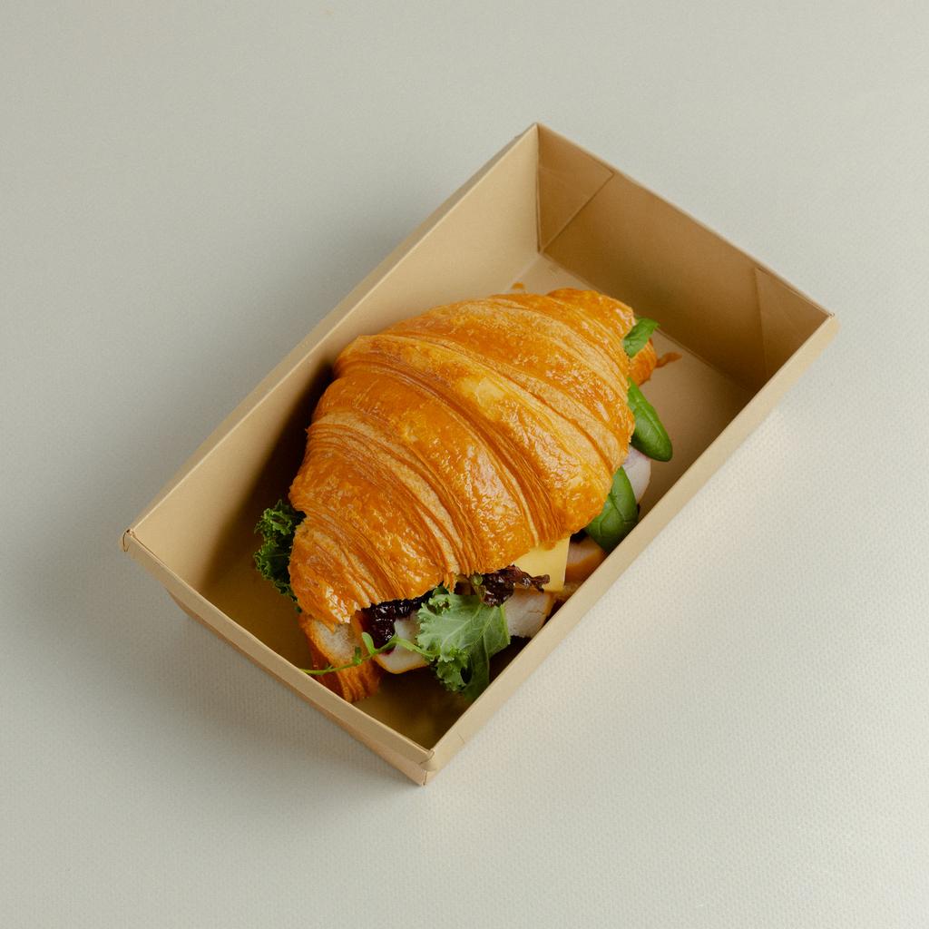 Круассан с курицей и брусникой, 150 гр