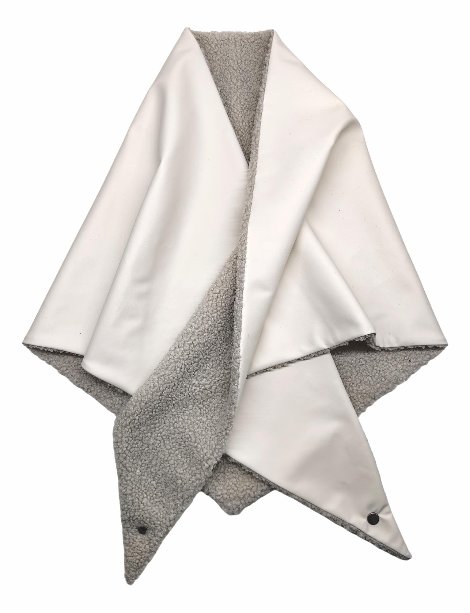 Косынка из искусственной кожи на меху