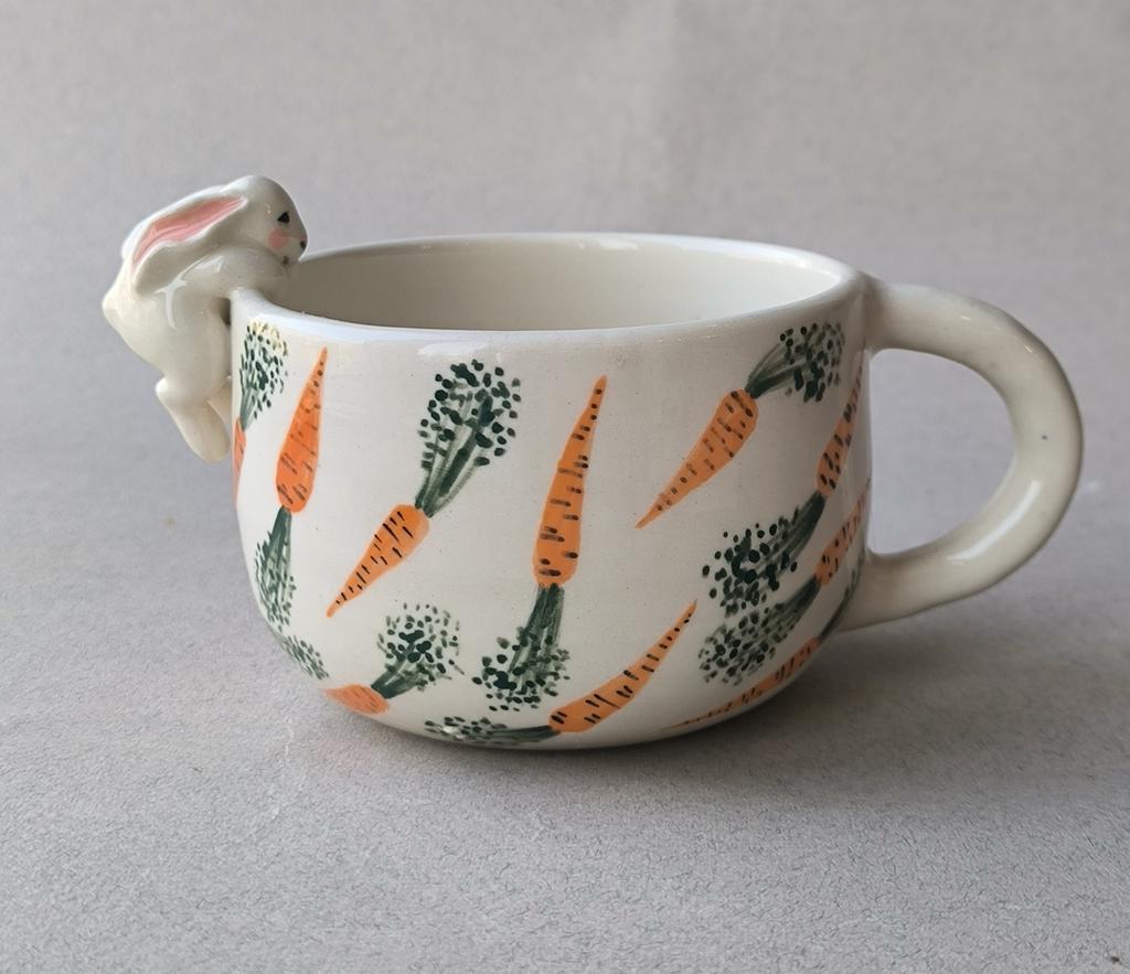 Кружка с кроликом и морковками