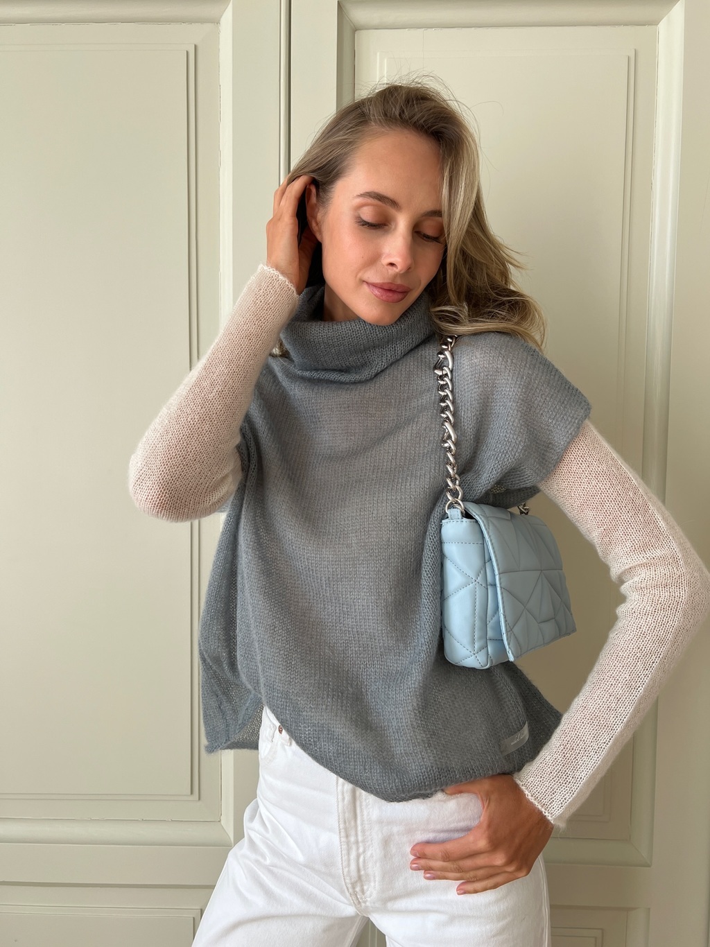 Жилет из мохера серый