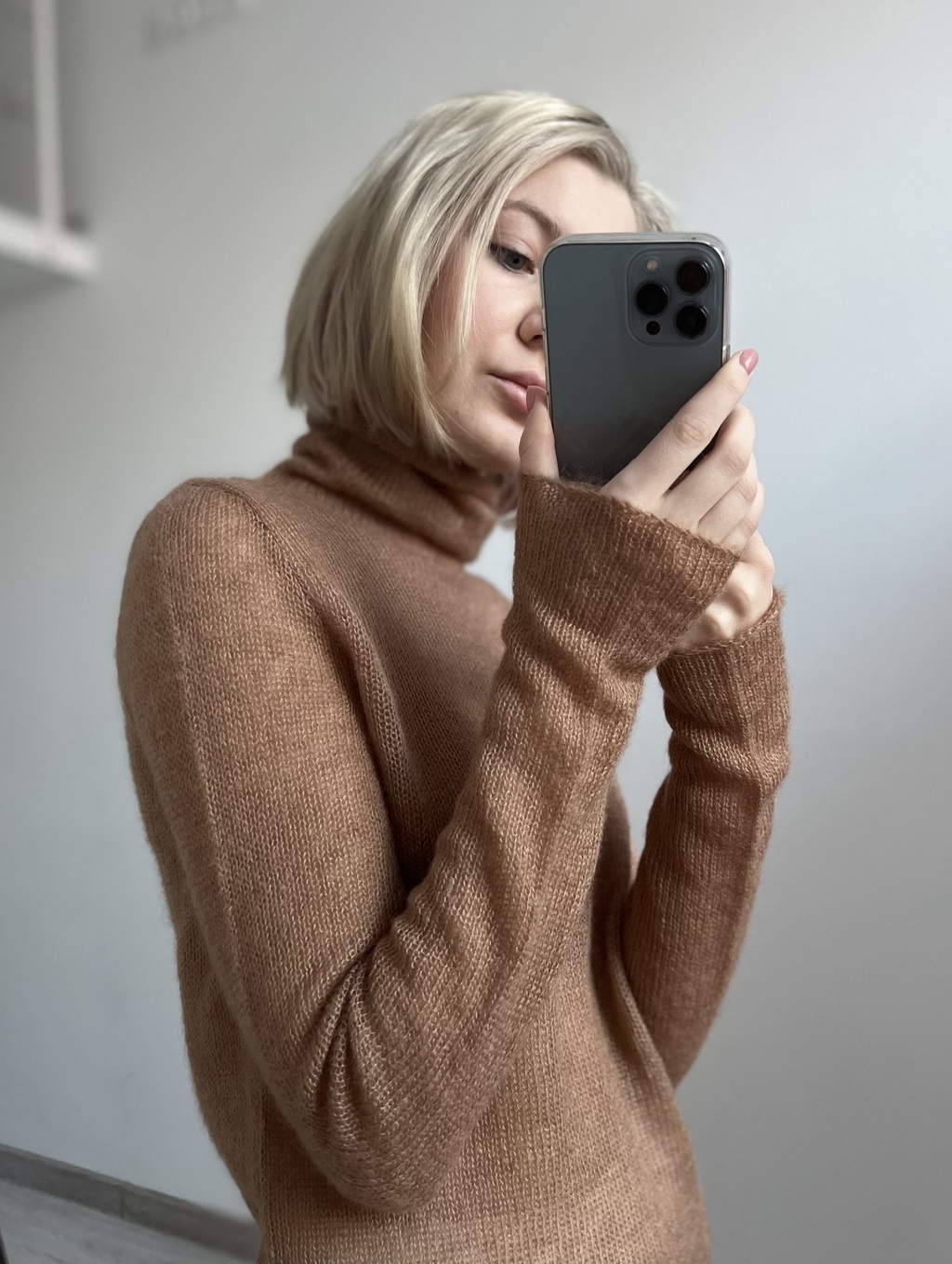 Водолазка мохеровая с горлом миндаль