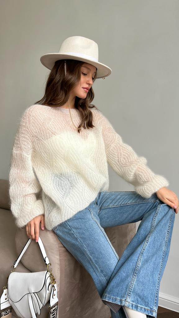 Свитер "Орхидея" молочный