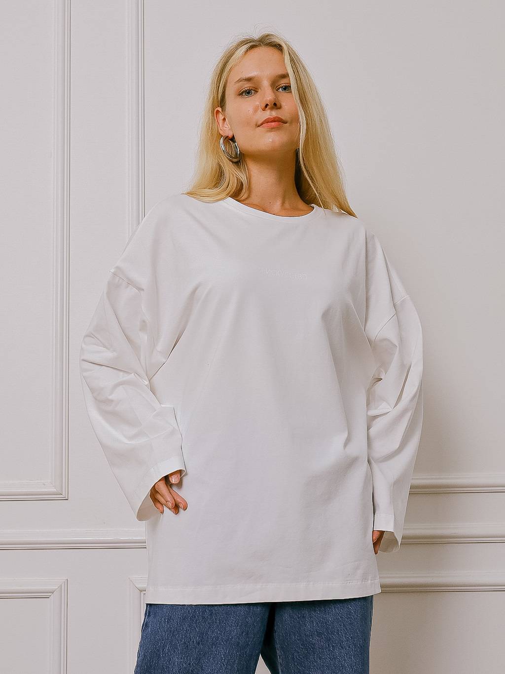 Оверсайз лонгслив с надписью "Я ИСКУССТВО"