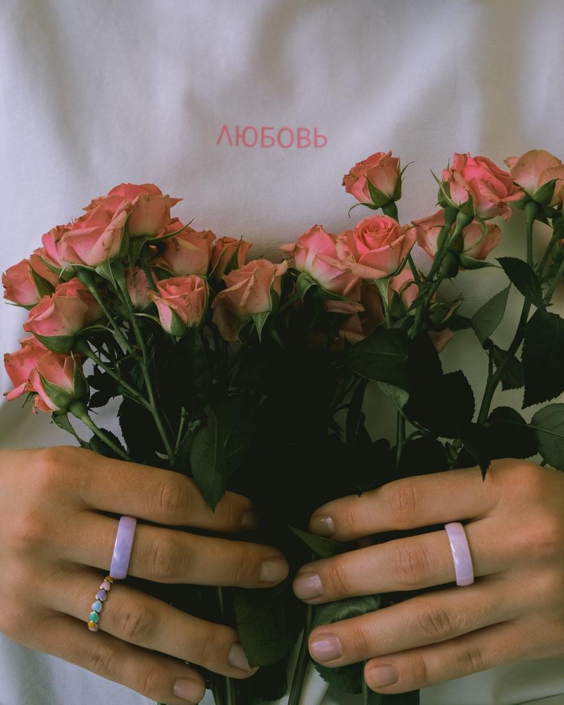 Оверсайз футболка с надписью "любовь"