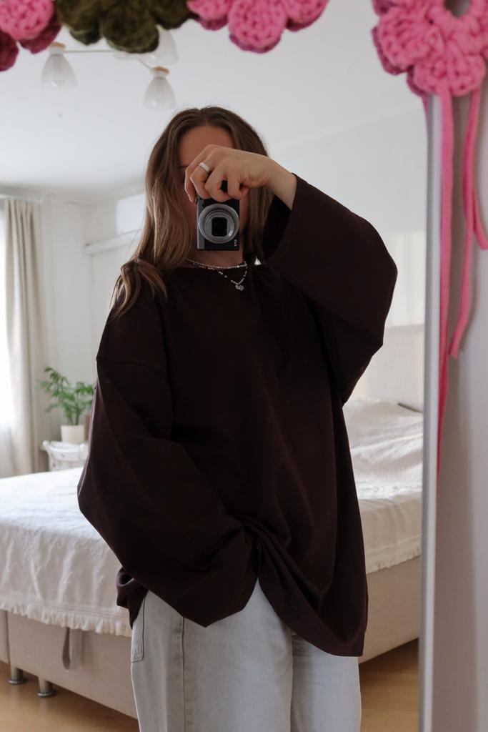 Оверсайз лонгслив в цвете темный шоколад