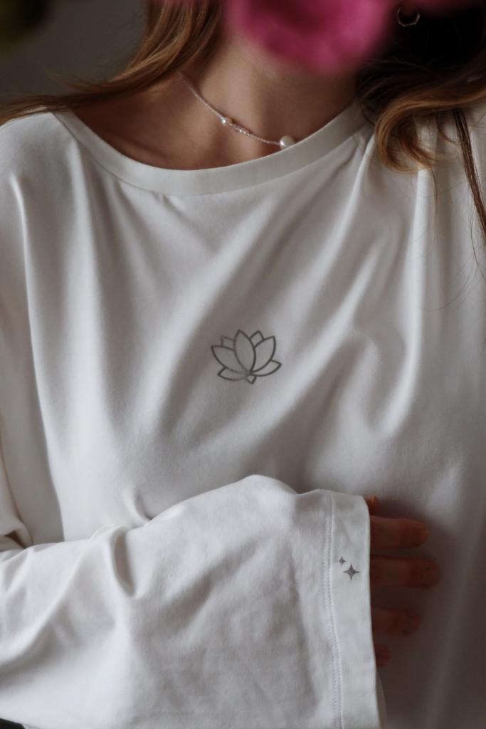 Оверсайз лонгслив с цветком лотоса в цвете серый металлик