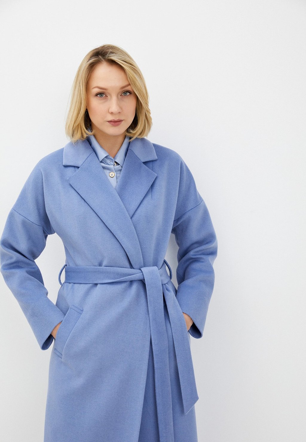 Пальто-халат голубого цвета, 60% шерсти