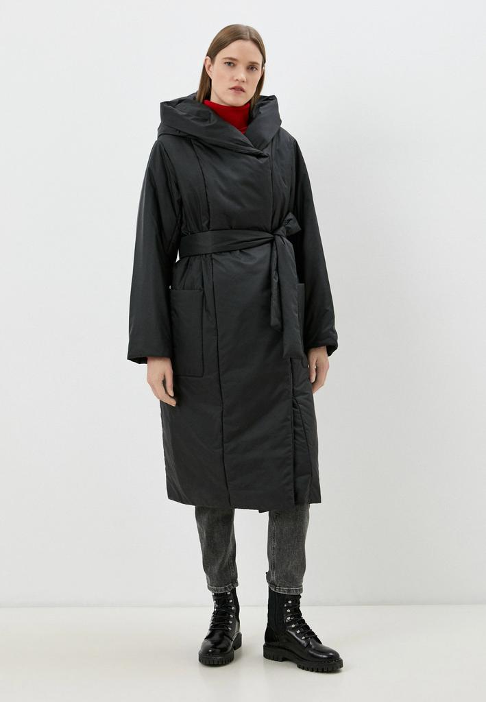 Пуховик-халат черного цвета с капюшоном