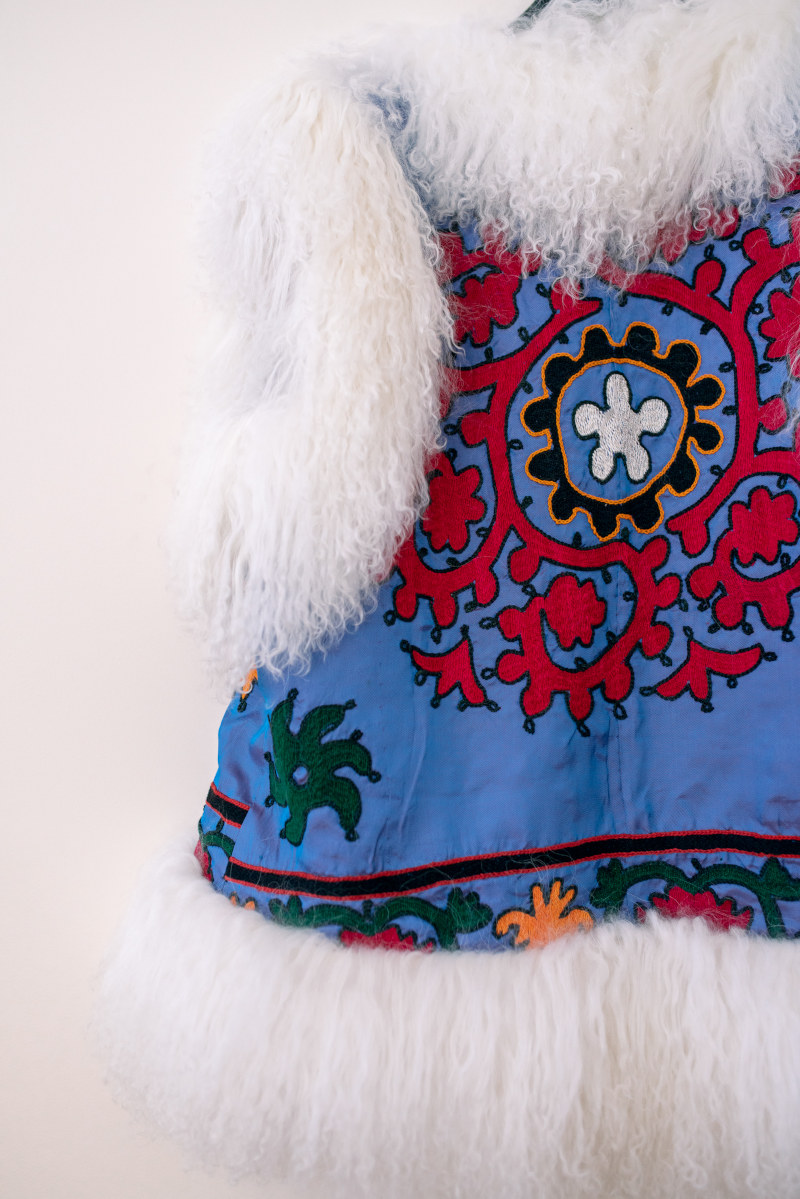 Жилет из винтажного сюзане