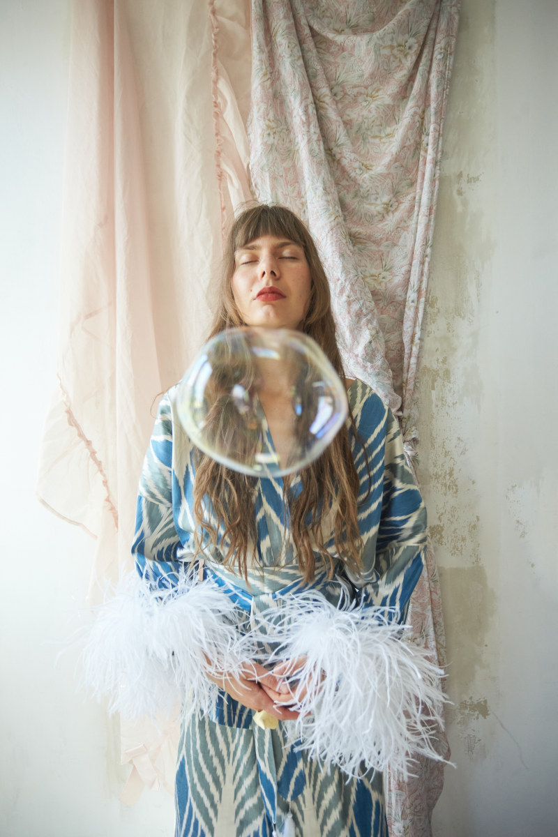 Шелковый костюм DOVE