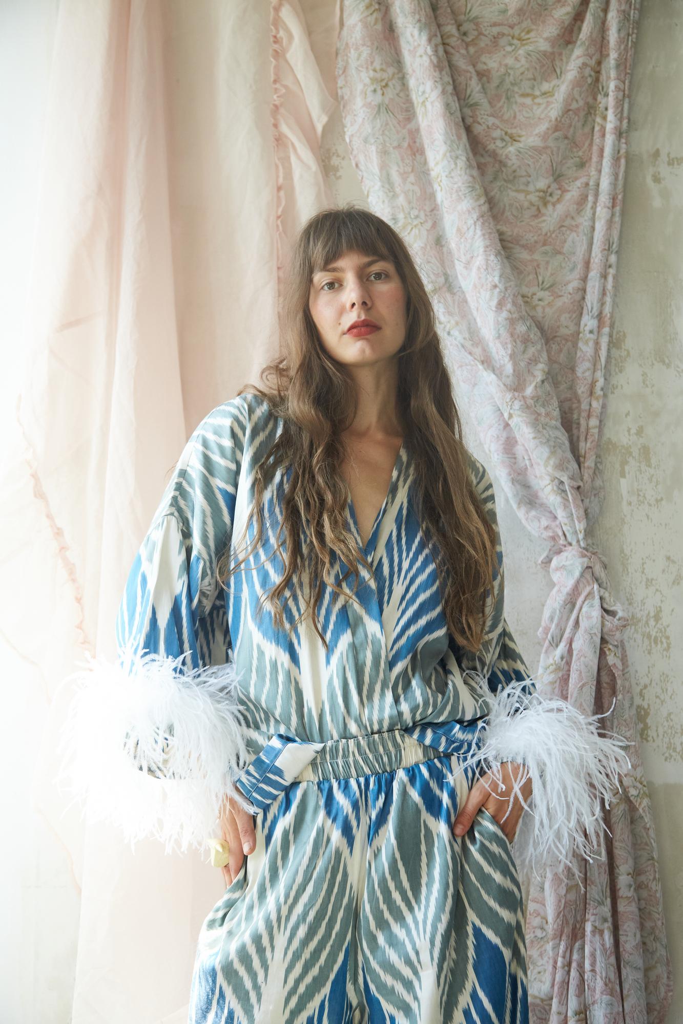 Шелковый костюм DOVE