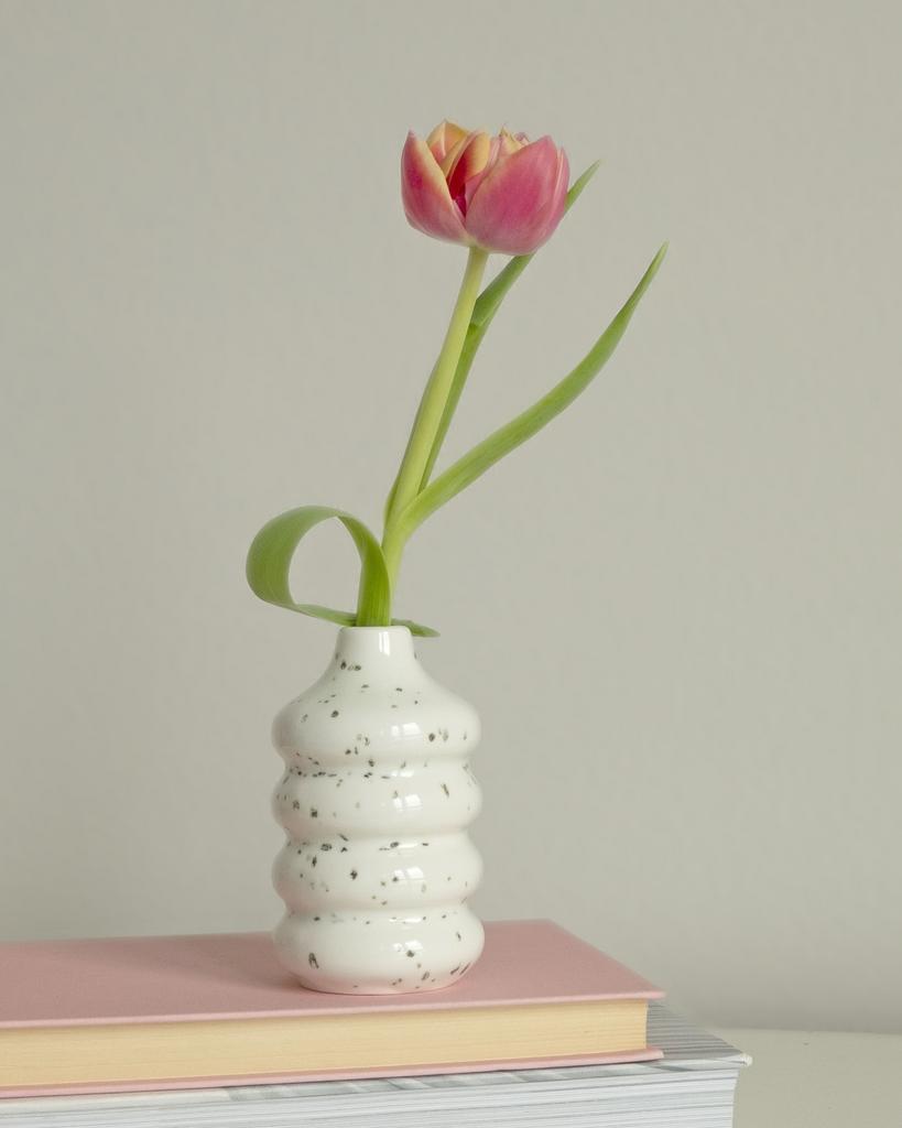 миниатюрная керамическая ваза белая в крапинку