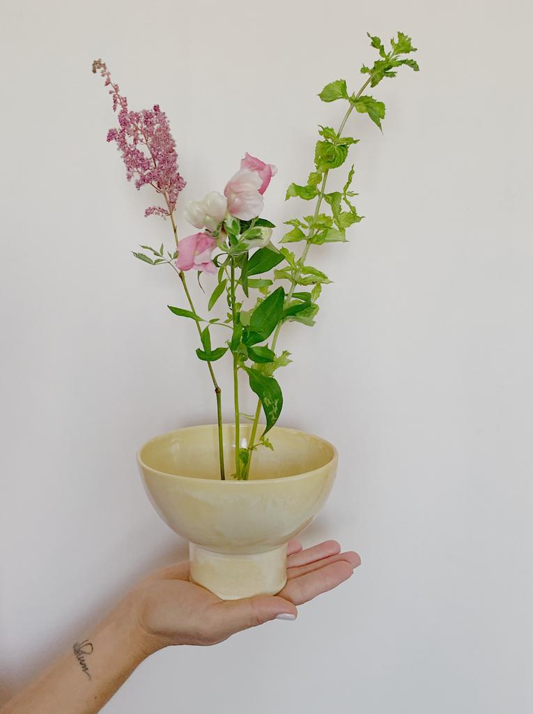 ваза для композиций на кензане керамическая на ножке