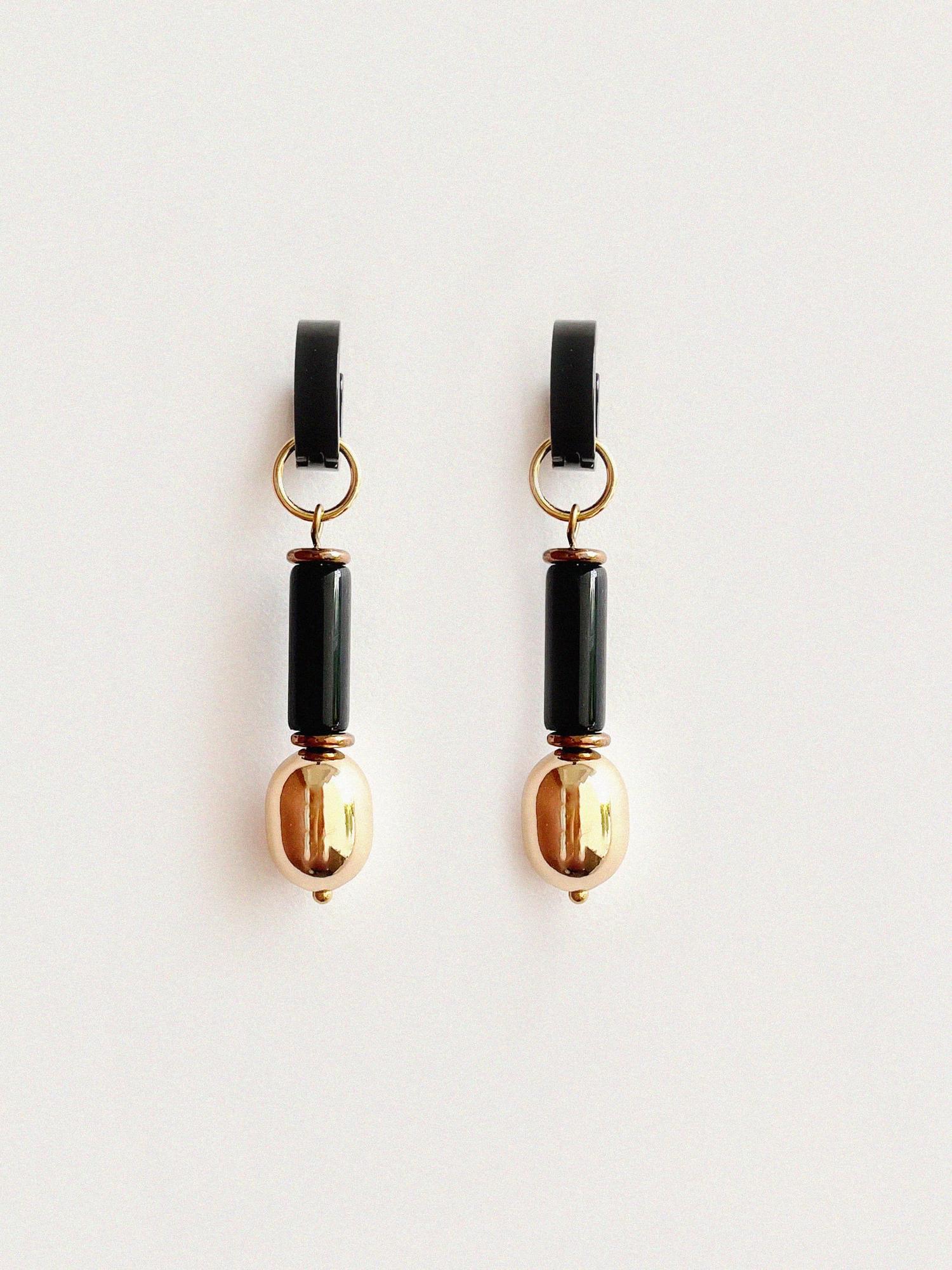 Серьги с агатом и золотыми бусинами