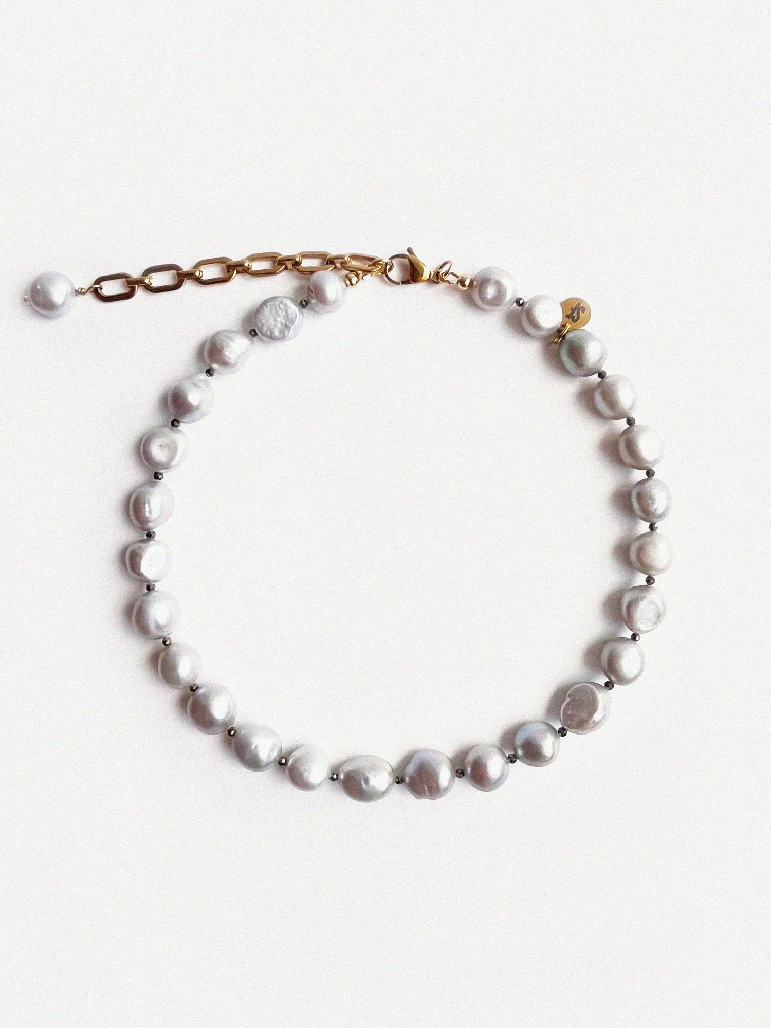 Колье из серого жемчуга