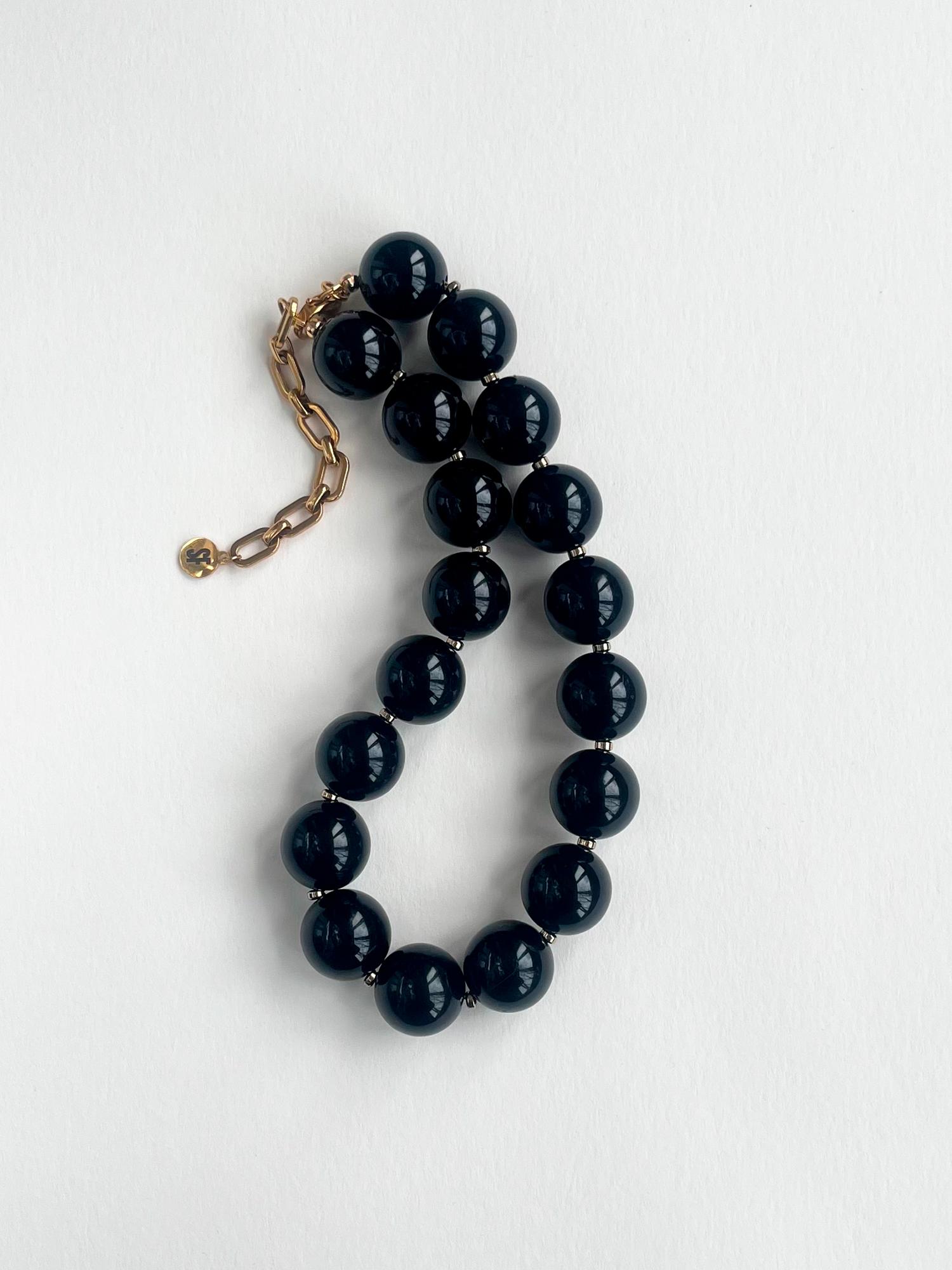 Черные бусы BABETTA