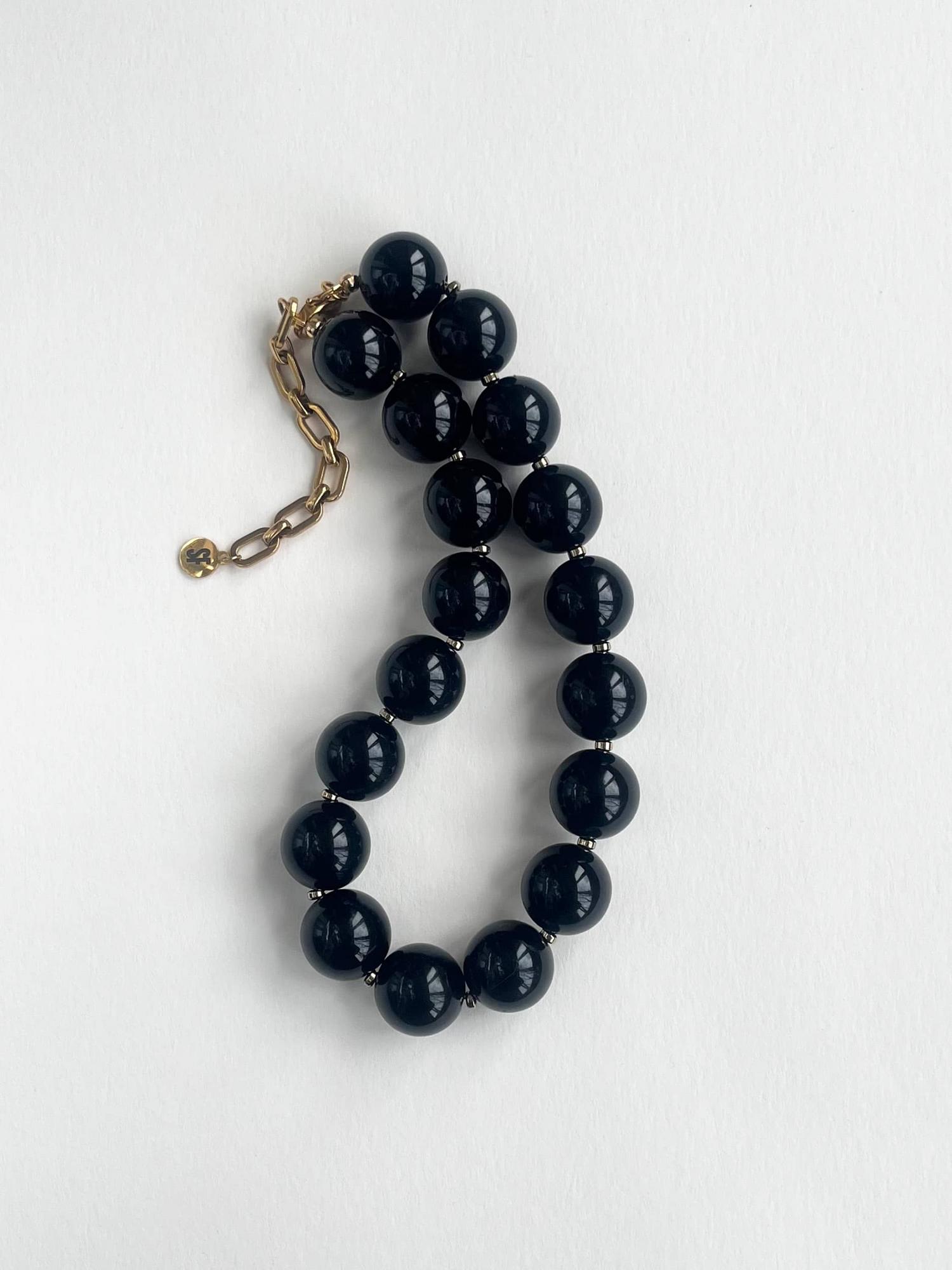 Черные бусы BABETTA