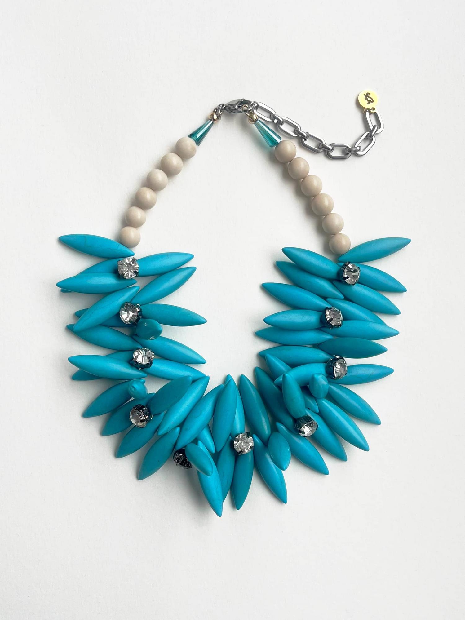 Колье из туркинита со стразами