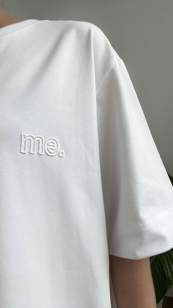 Футболка оверсайз с вышивкой "me." белый