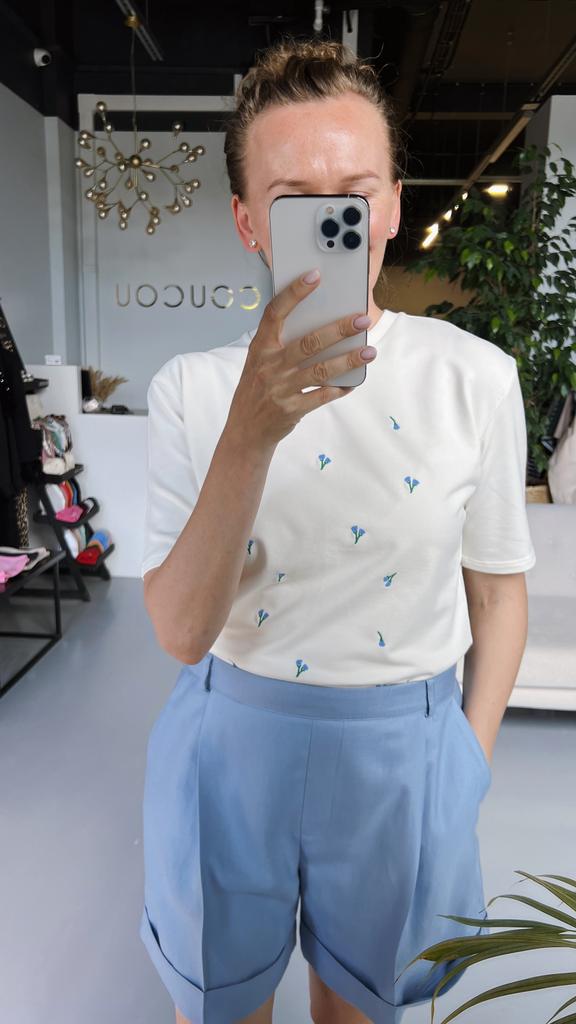 Футболка с вышивкой "Цветы"