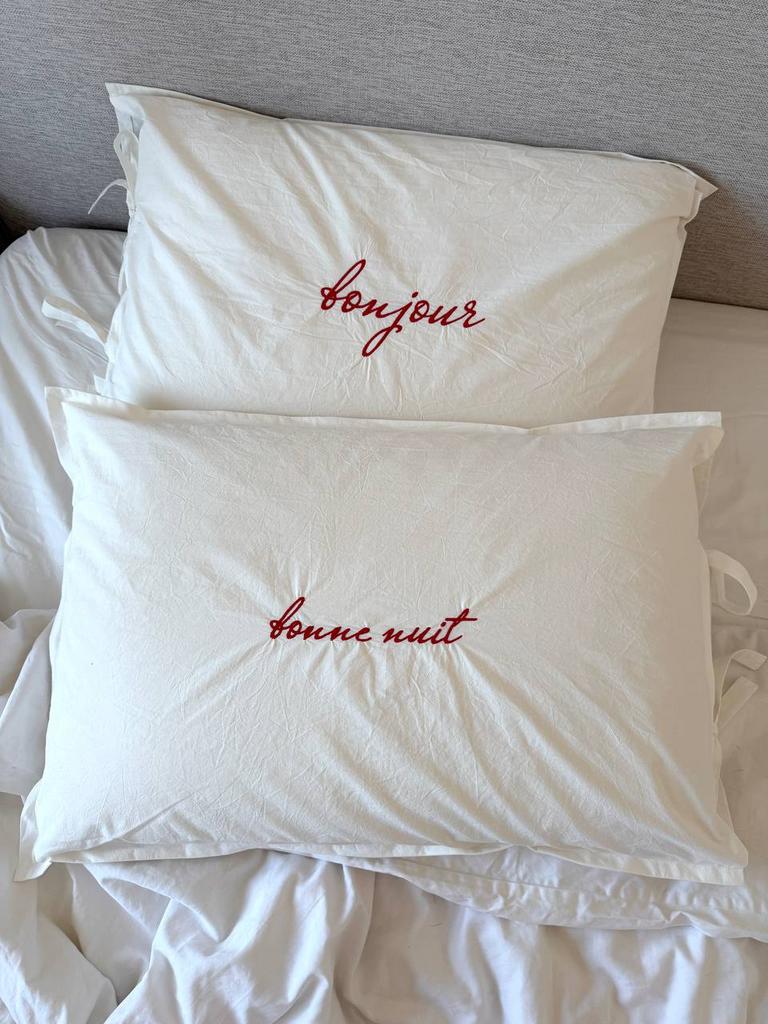 Набор наволочек с вышивкой «bonjour», «bonne noir»
