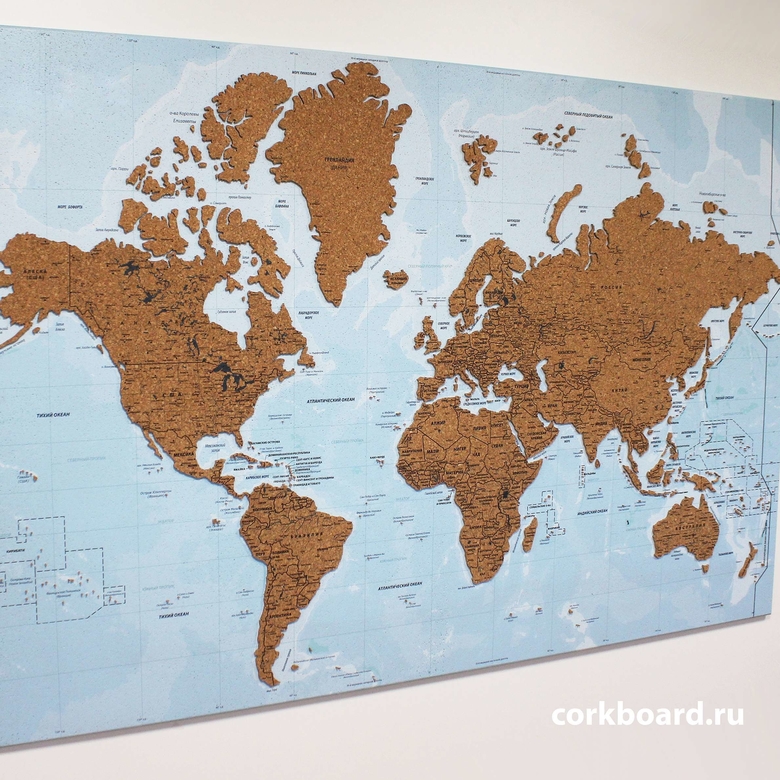 Объёмная пробковая карта мира на морском фоне