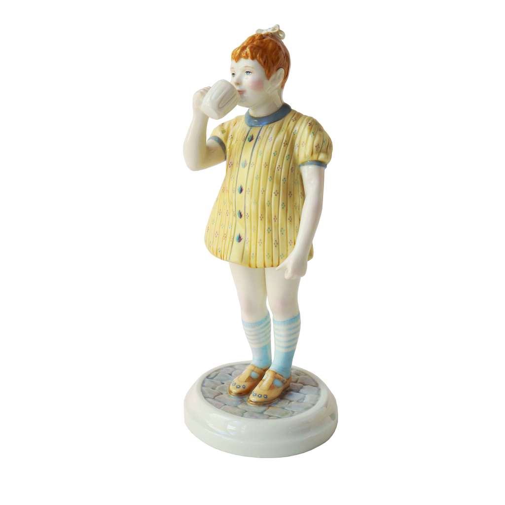 Декорированная скульптура "Квас пьет, девочка №1"