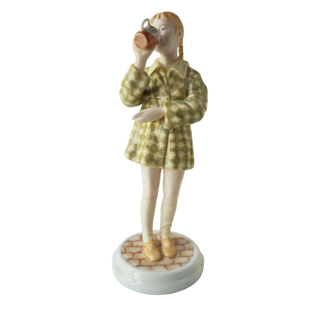 Декорированная скульптура "Квас пьет, девочка №2"