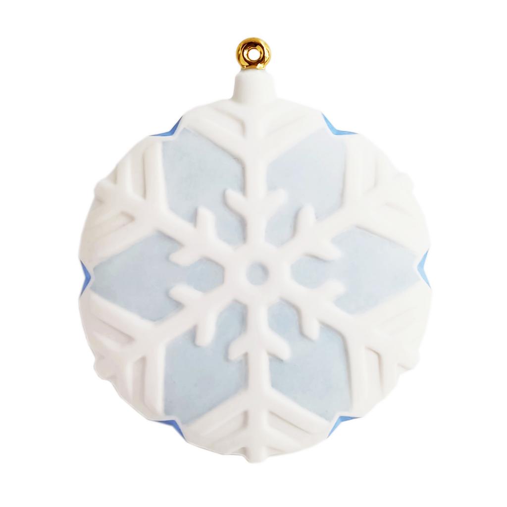 Елочная игрушка "Снежинка с фоном" декорированная