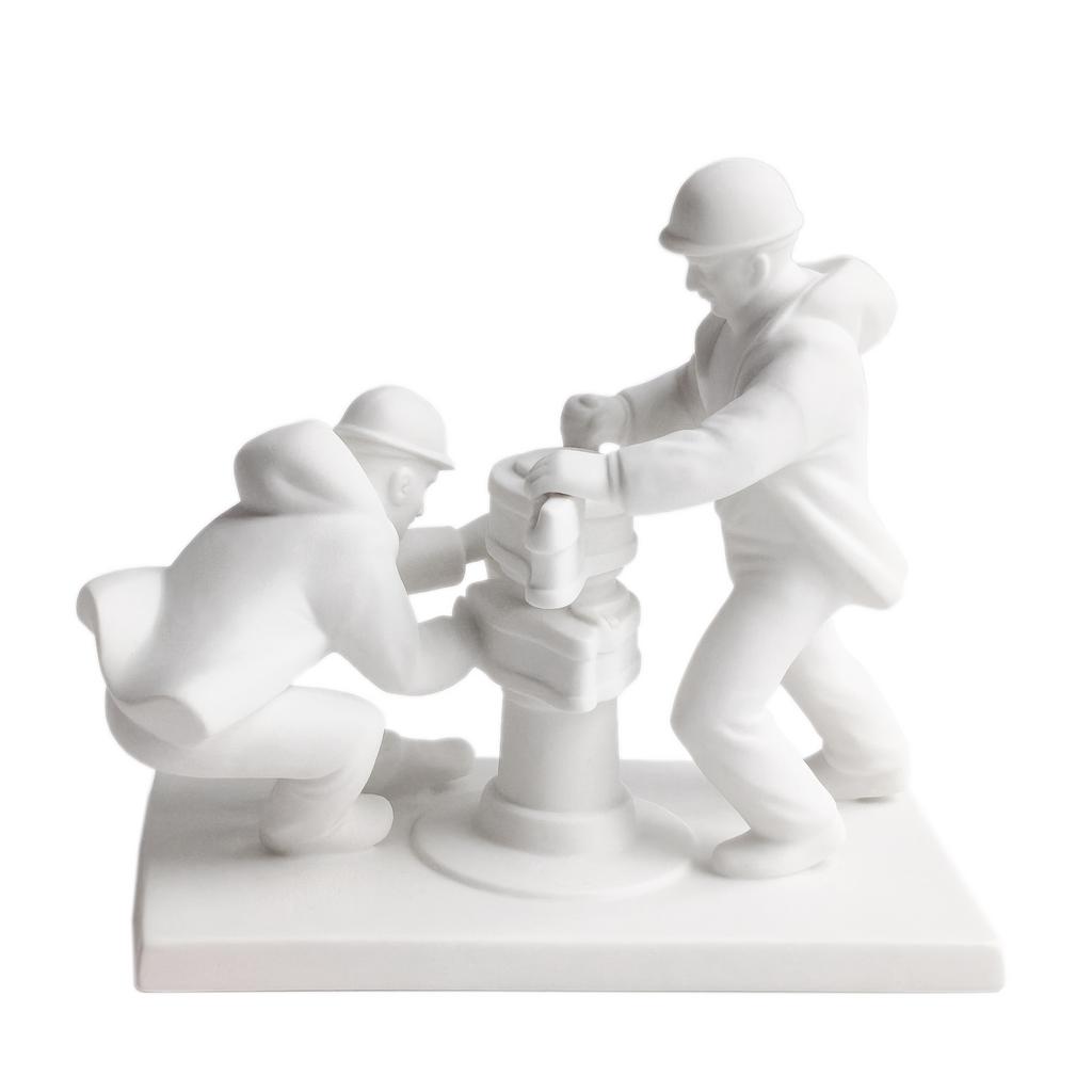 Скульптура "На буровой" декорированная