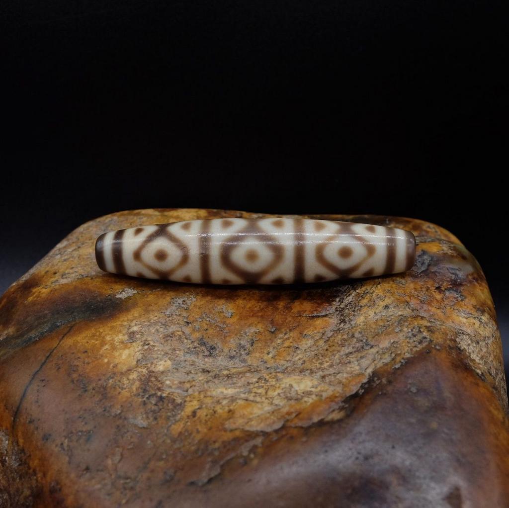 Бусина дзи 12 бриллиантов original