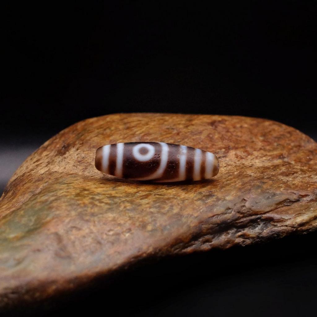 Бусина дзи 2 глаза №12