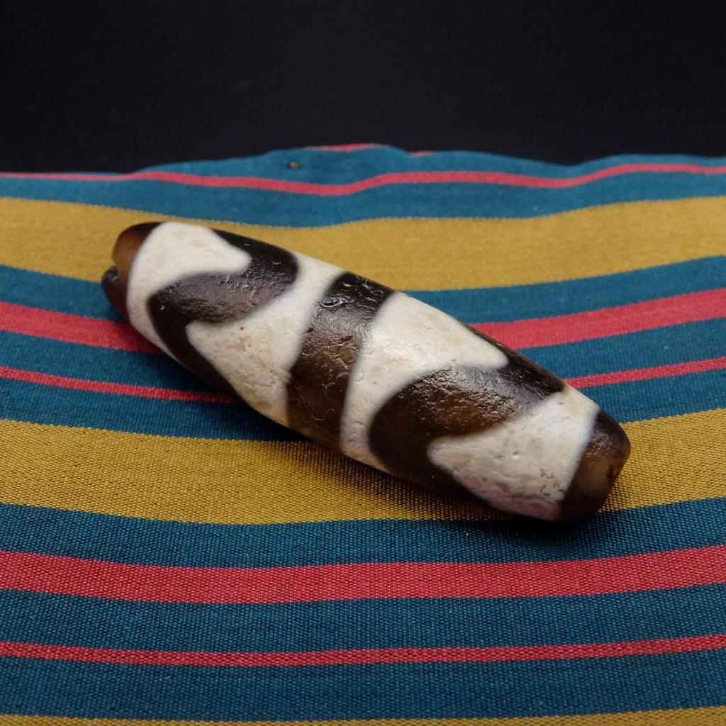 Бусина дзи двойные зубы тигра №16