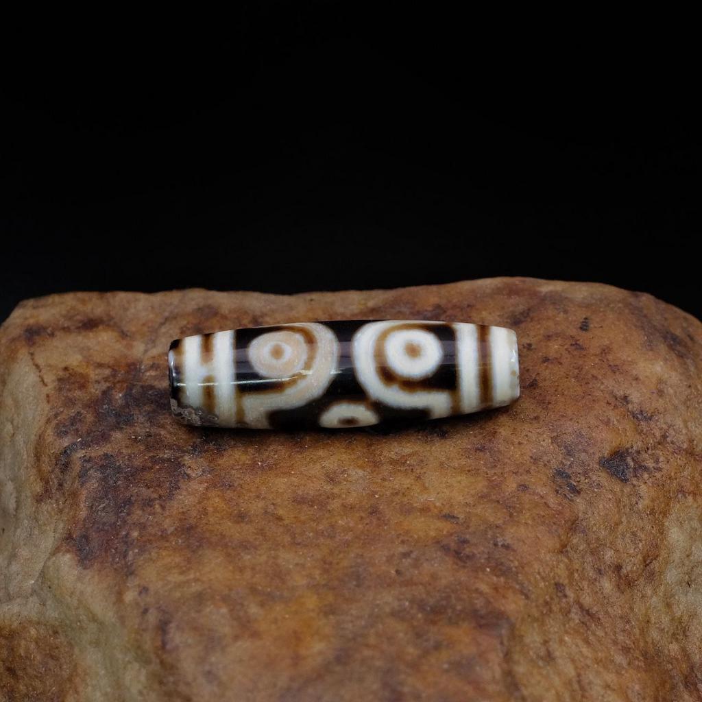 Бусина дзи 6 глаз №32