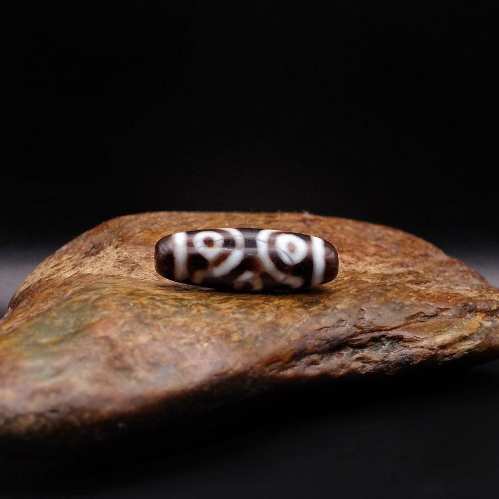 Бусина дзи 6 глаз №34