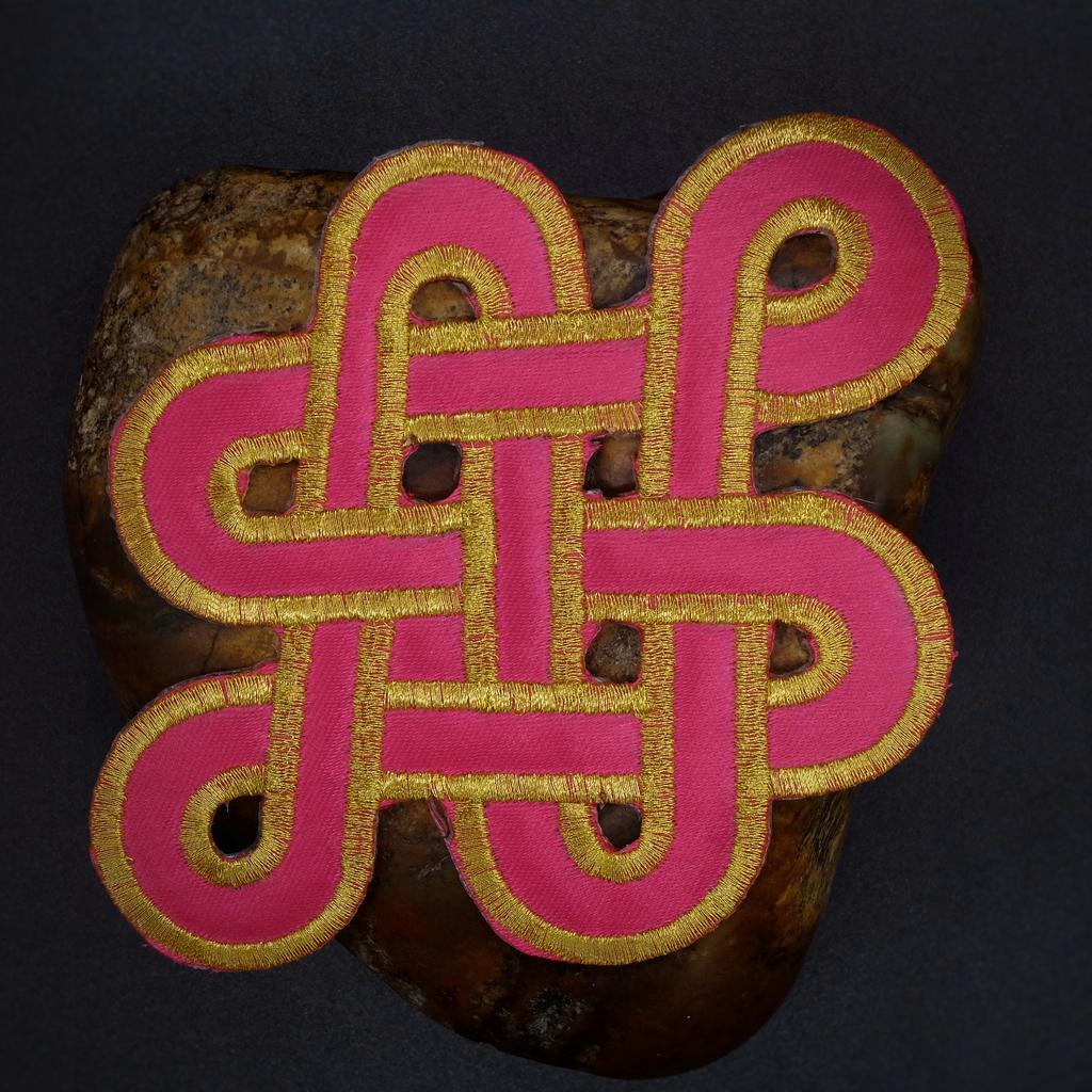 Нашивка Узел Счастья большой розовый