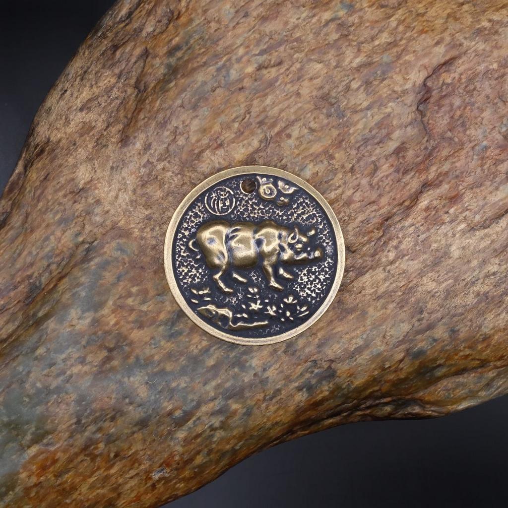 Медальон с символом года Кабан