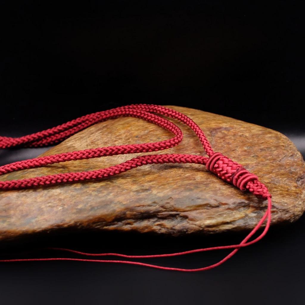 Шнурок нейлоновый тибетский красный