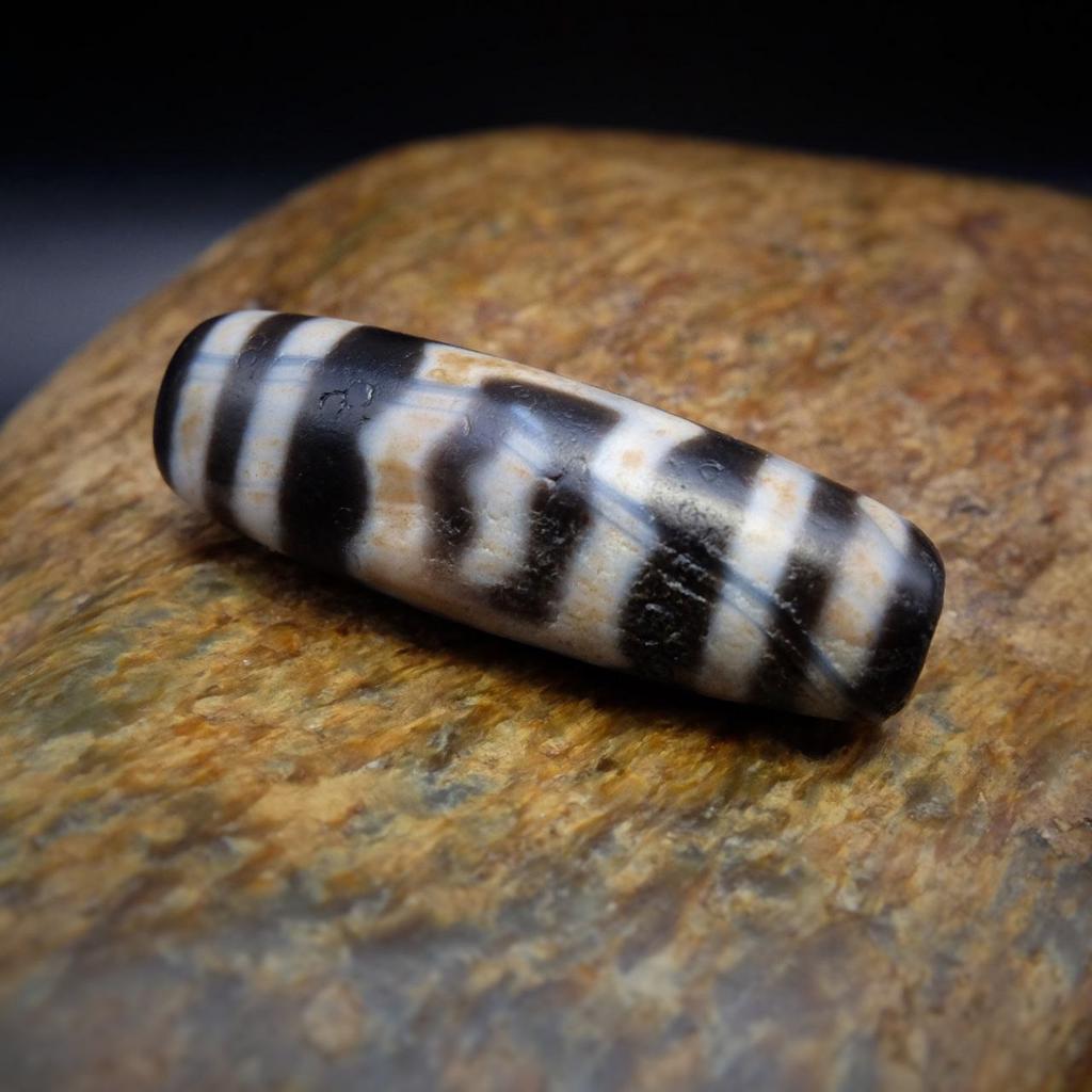 Бусина дзи Гаруда N°14